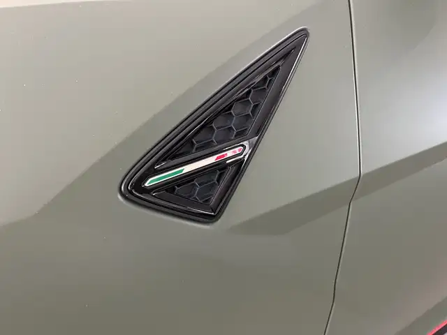 Lamborghini Urus view 9