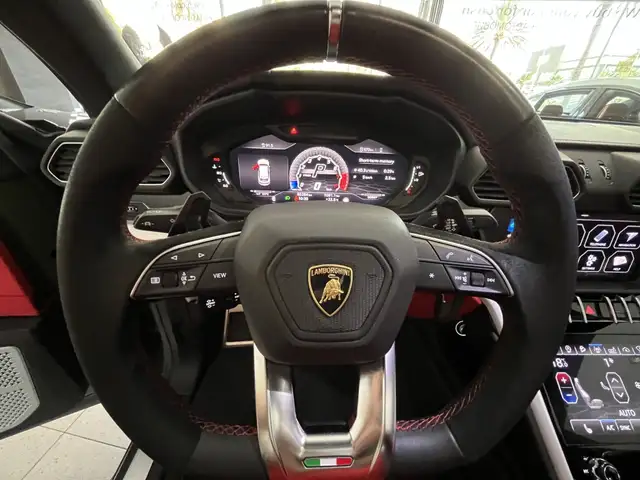 Lamborghini Urus view 15
