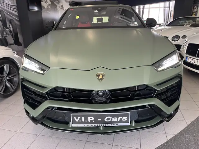 Lamborghini Urus view 2
