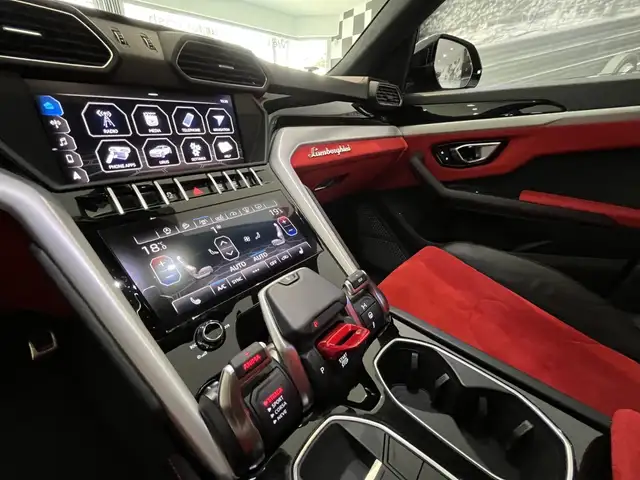 Lamborghini Urus view 14