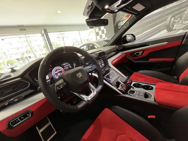 Lamborghini Urus view 13