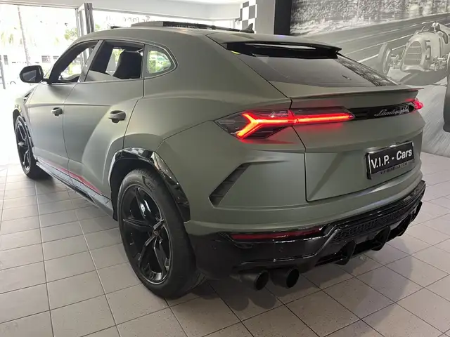 Lamborghini Urus view 6