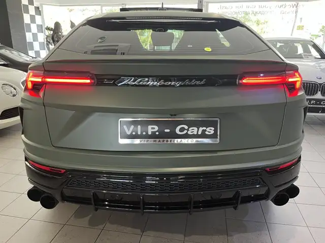 Lamborghini Urus view 5