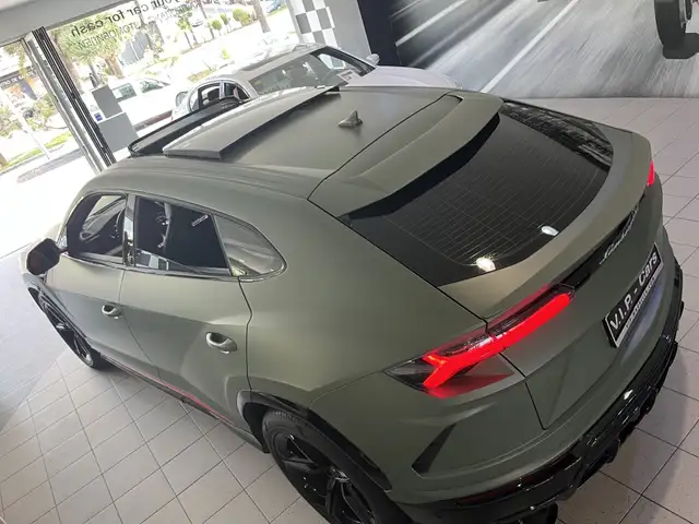 Lamborghini Urus view 7