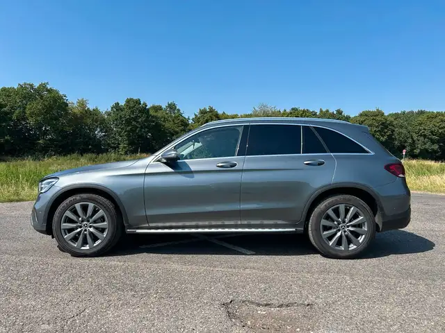 Mercedes-Benz GLC view 2
