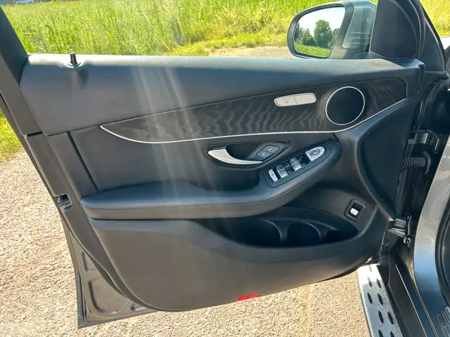 Mercedes-Benz GLC view 12