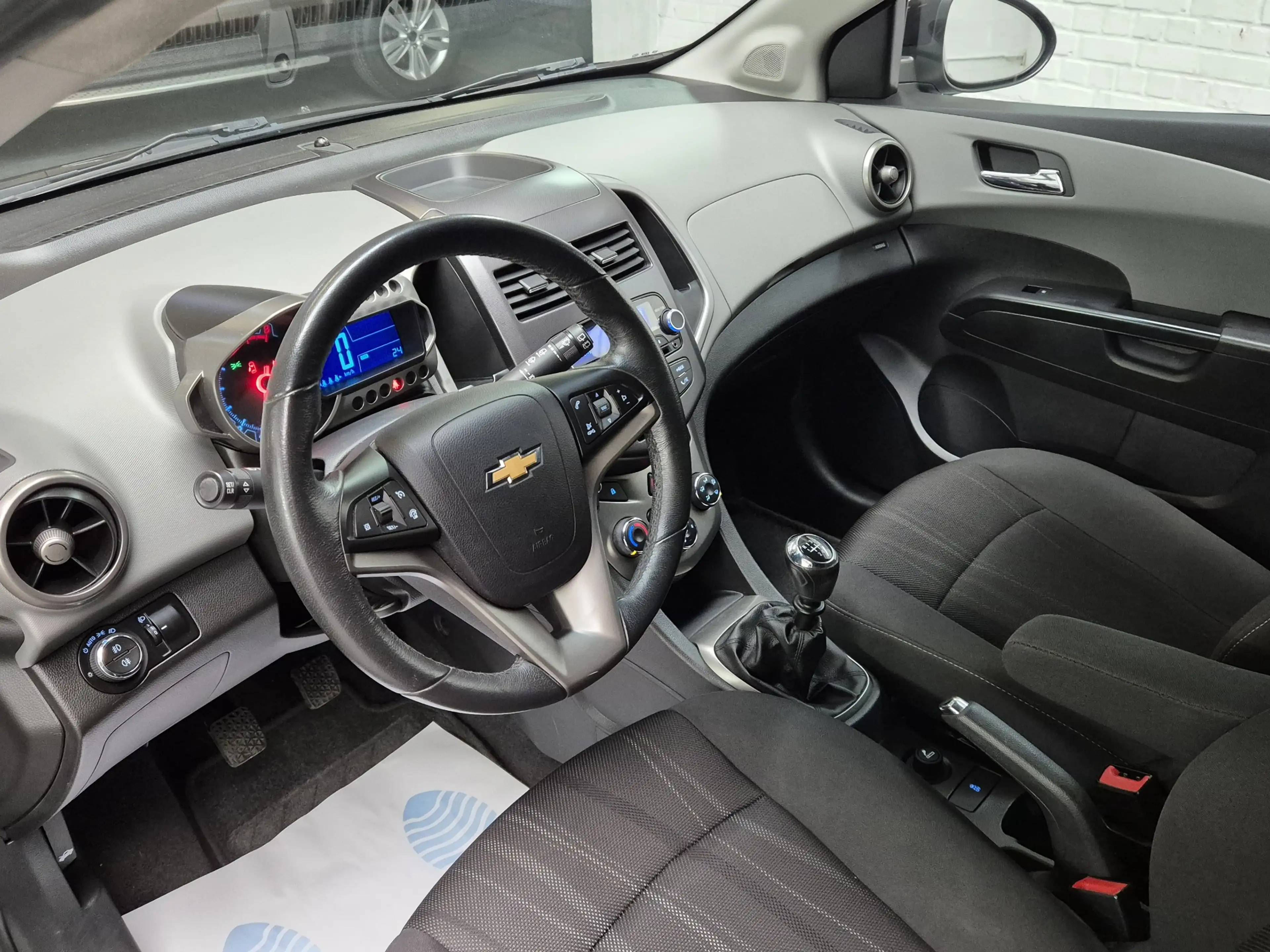 Chevrolet Aveo Aveo hatchback 1.6i LTZ- clim.- Très bel état — photo 9