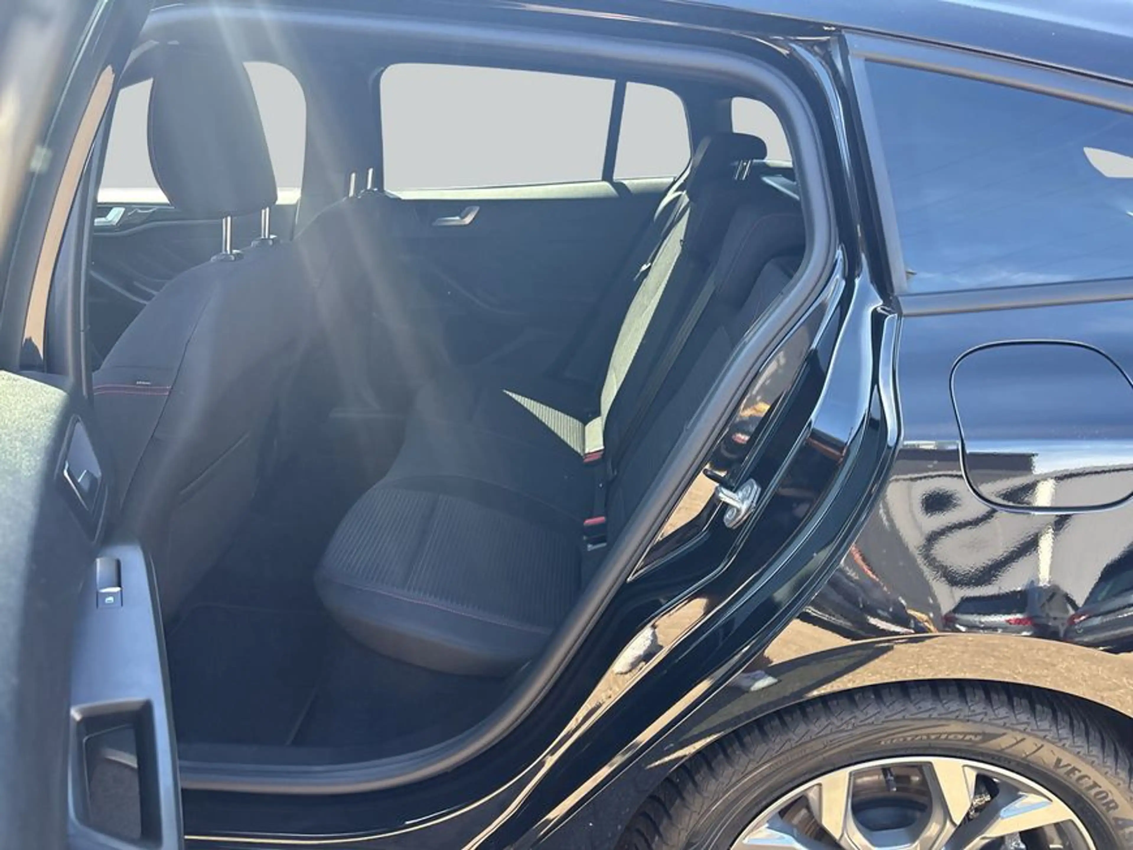 Ford Focus Turnier 1.5 EcoBlue Start-Stopp-System Aut. — photo 11