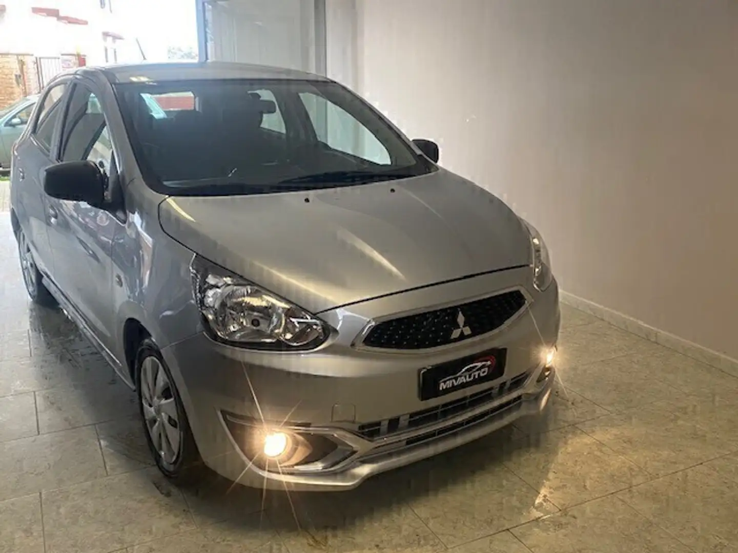Mitsubishi Space Star Space Star 1.0 Invite Gris - 1