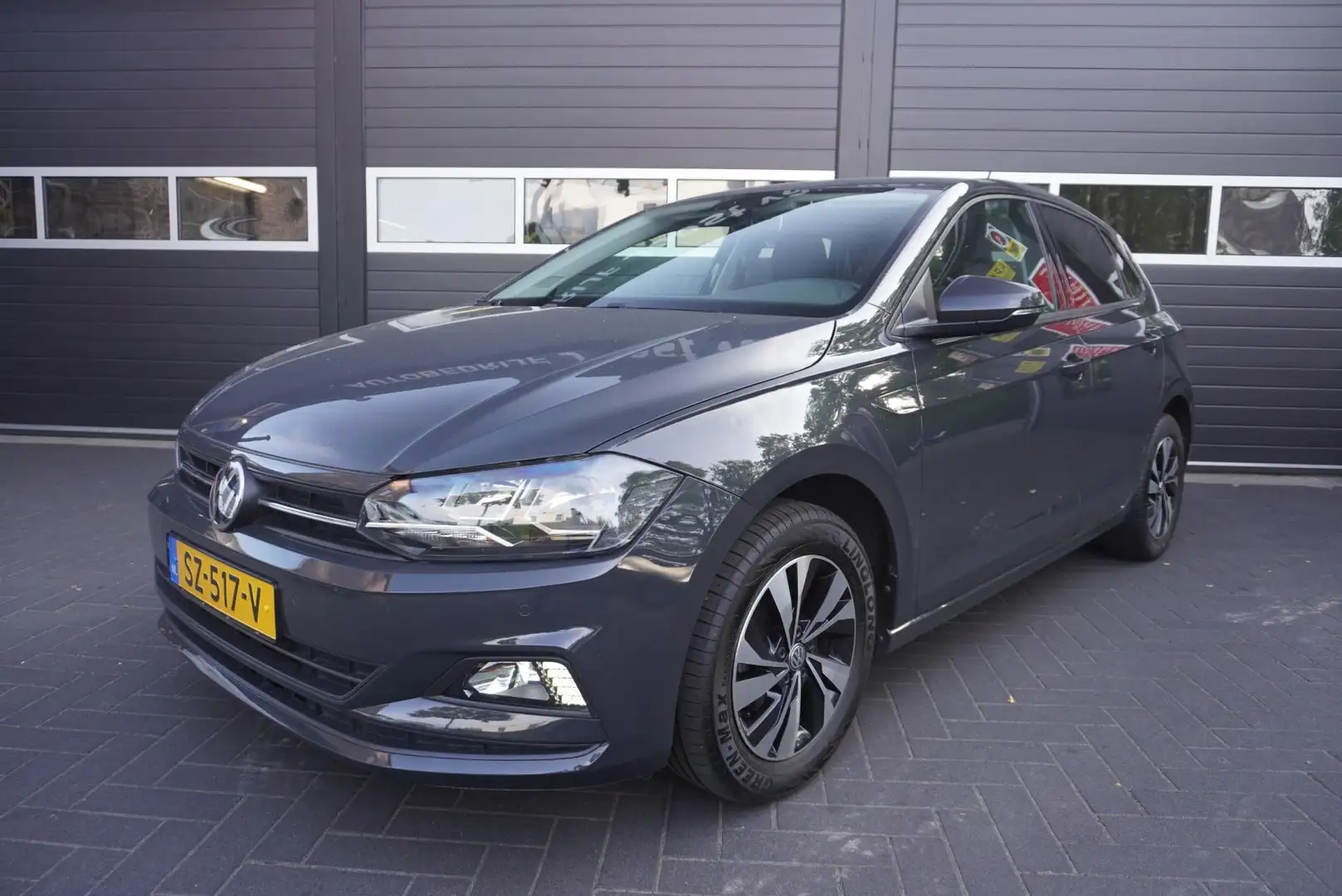 Volkswagen Polo 1.0 TSI Comfortline Business Airco/Navi/CC/Park.se Grijs - 1