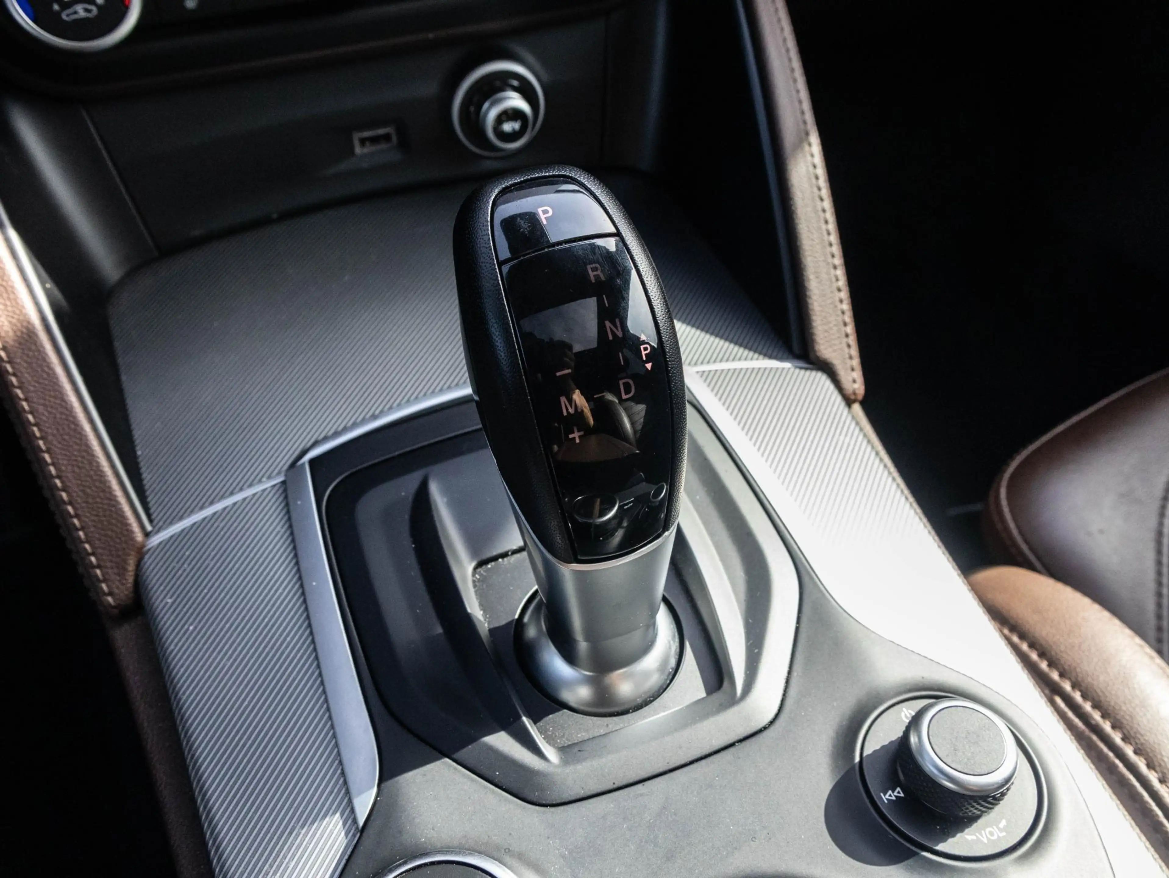 Alfa Romeo Stelvio 2.0 T AWD B-Tech | Pano| Memory | ACC | 20" — photo 23