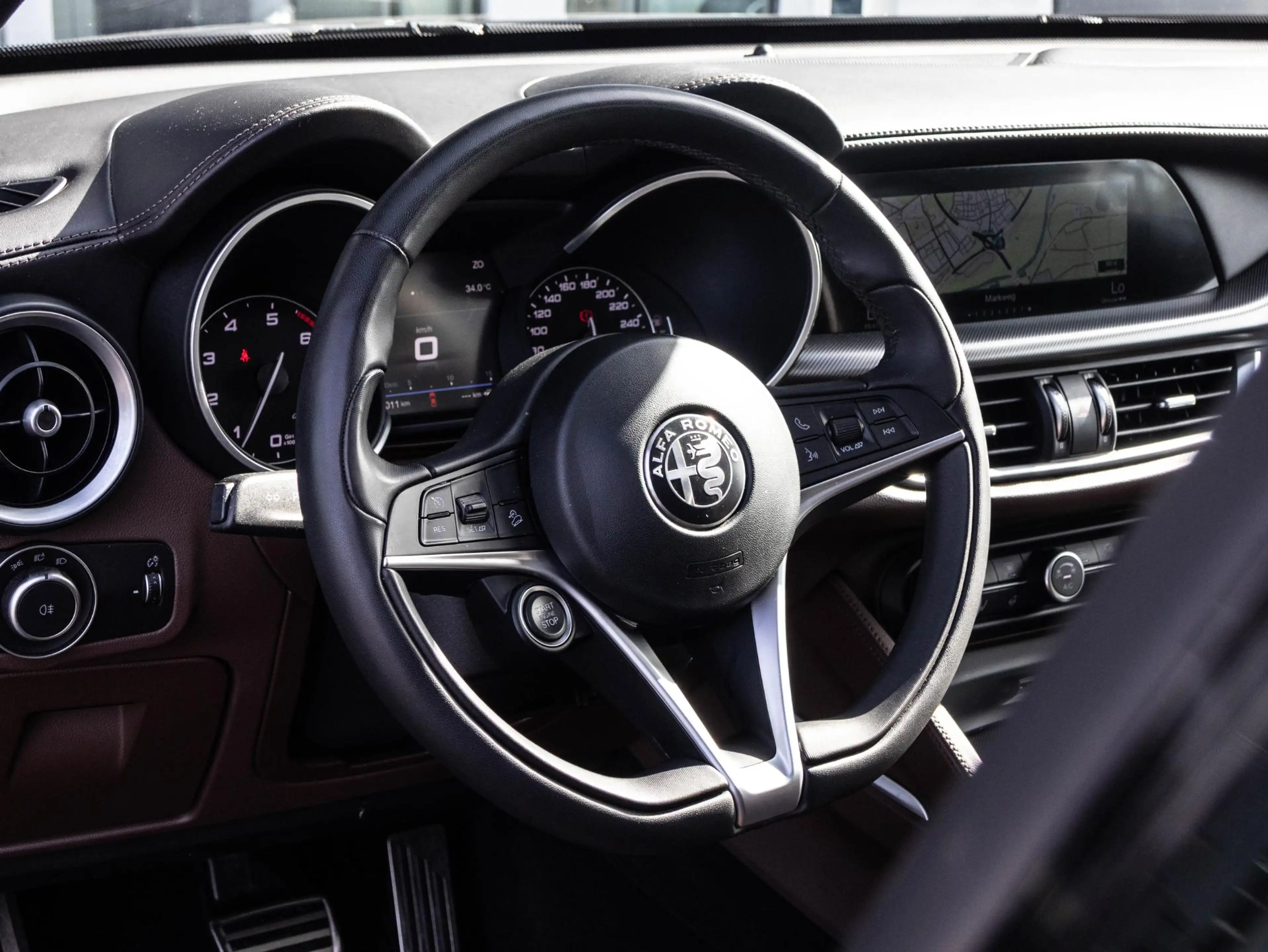 Alfa Romeo Stelvio 2.0 T AWD B-Tech | Pano| Memory | ACC | 20" — photo 2