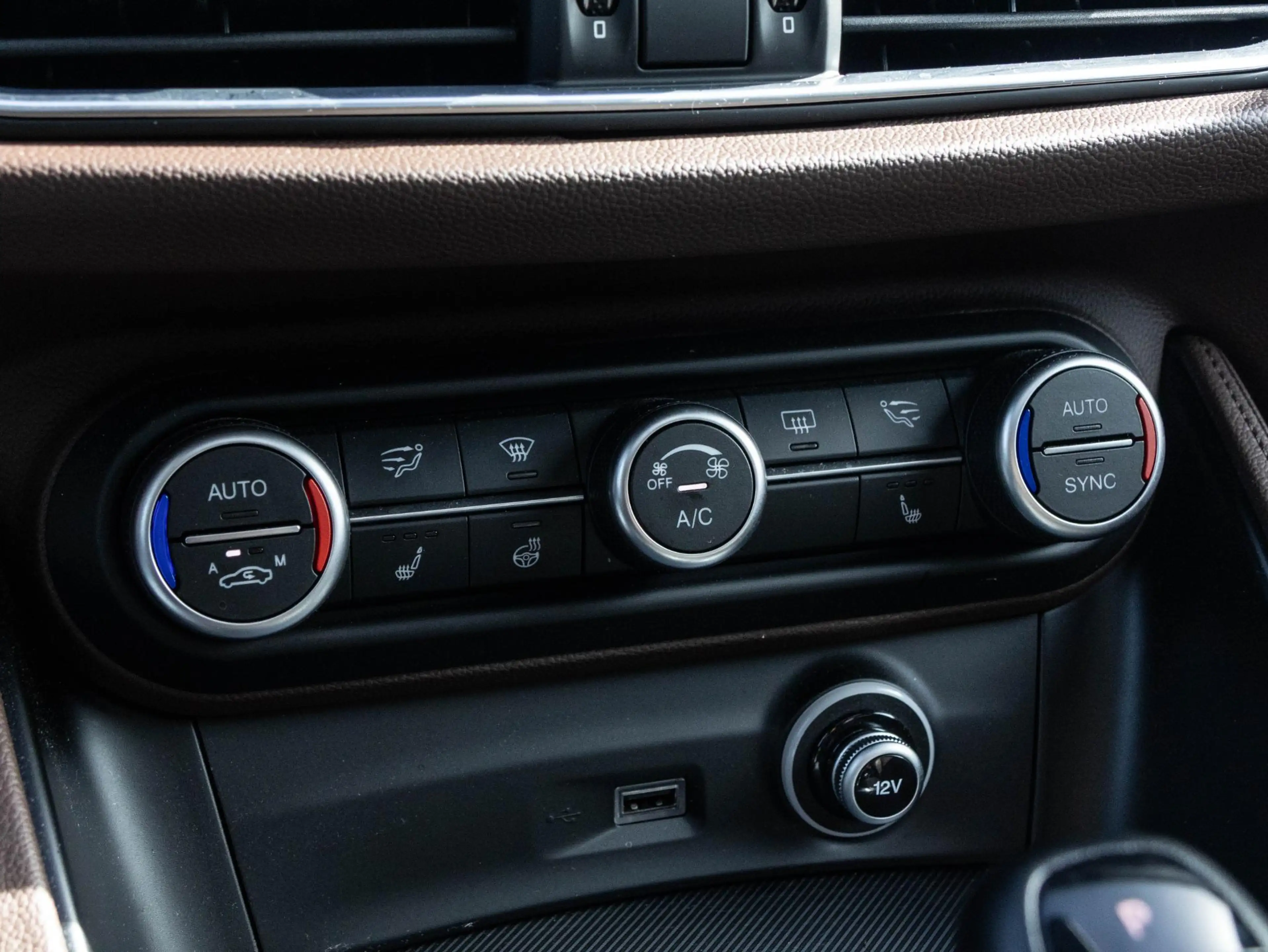 Alfa Romeo Stelvio 2.0 T AWD B-Tech | Pano| Memory | ACC | 20" — photo 13
