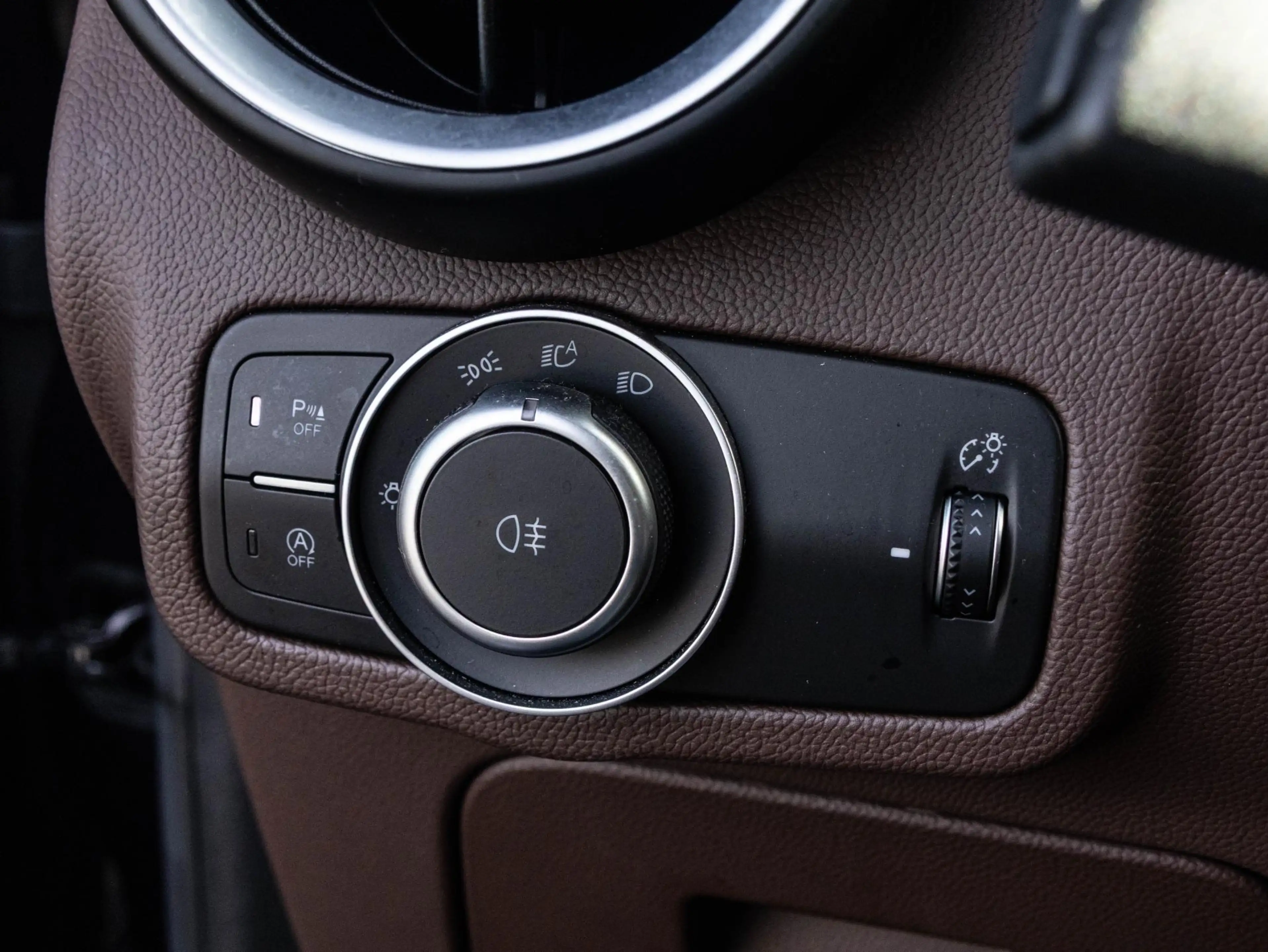 Alfa Romeo Stelvio 2.0 T AWD B-Tech | Pano| Memory | ACC | 20" — photo 33