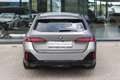 BMW i5 Touring M60 xDrive M Sport / Panoramadak / Trekhaa Grijs - thumbnail 7