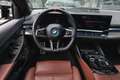 BMW i5 Touring M60 xDrive M Sport / Panoramadak / Trekhaa Grijs - thumbnail 3