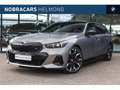 BMW i5 Touring M60 xDrive M Sport / Panoramadak / Trekhaa Grijs - thumbnail 1
