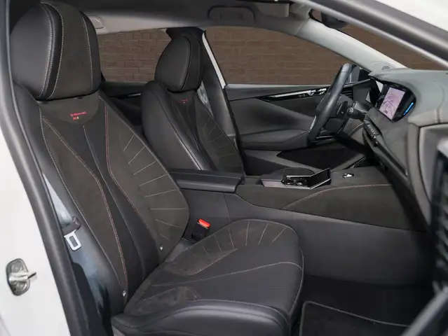 DS Automobiles DS 4 view 9