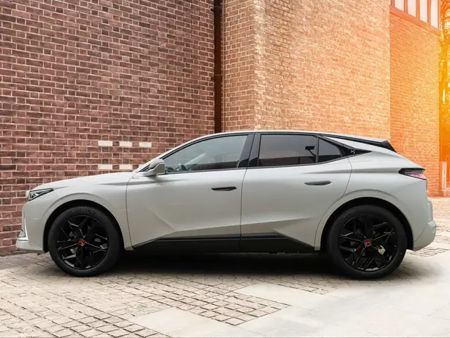 DS Automobiles DS 4 view 3