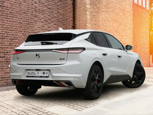 DS Automobiles DS 4 view 4