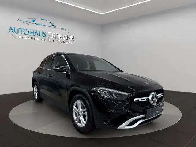 Mercedes-Benz Gla view 3