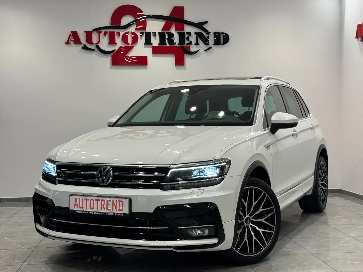 Volkswagen Tiguan Highline 4Motion R-LINE SPORTPAKET PANO Weiß - 1