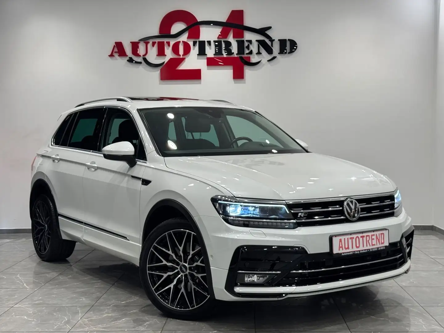 Volkswagen Tiguan Highline 4Motion R-LINE SPORTPAKET PANO Weiß - 2