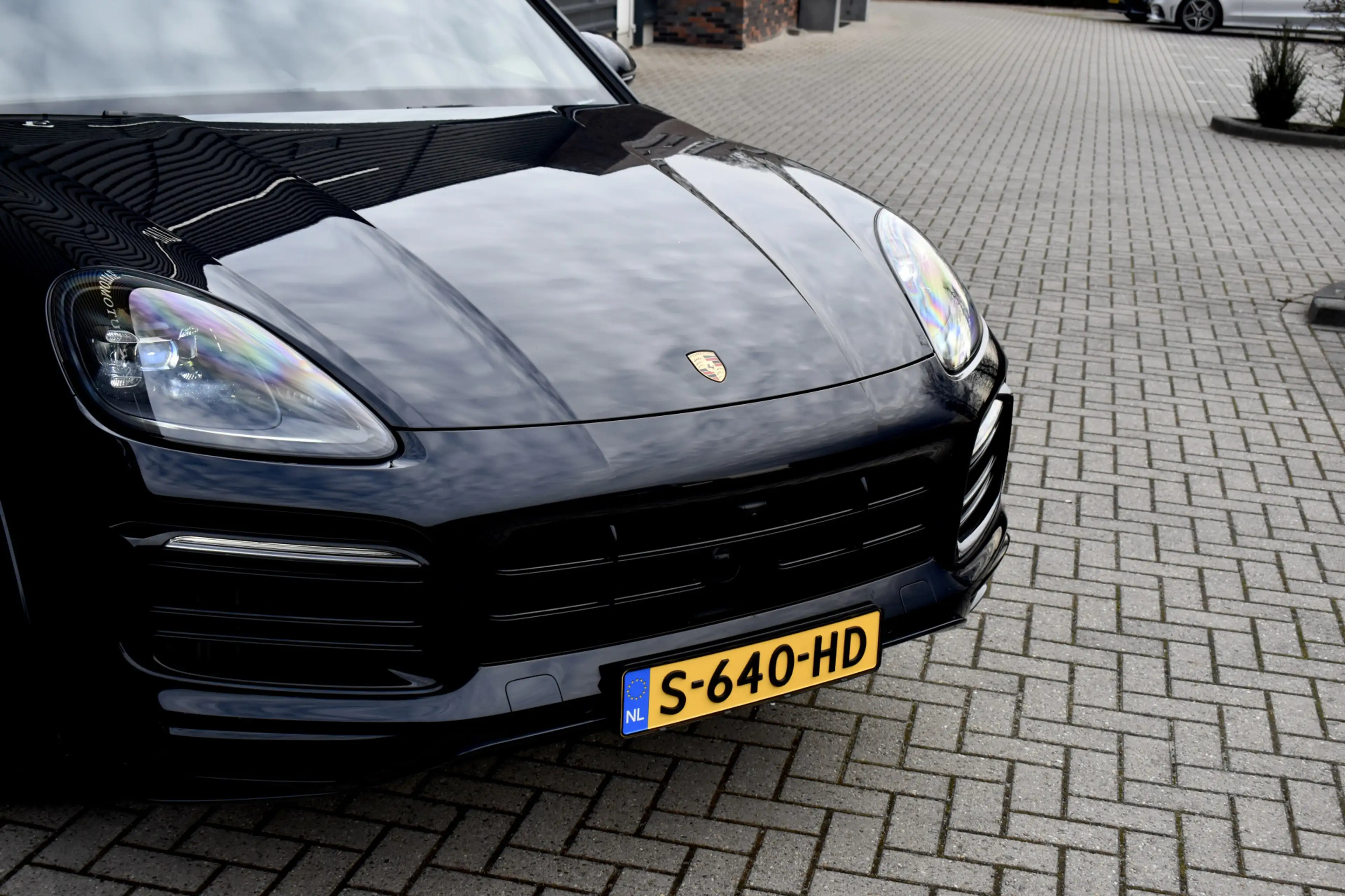 Porsche Cayenne Coupé 3.0 E-Hybrid Platinum Edition SportDesign | — photo 38