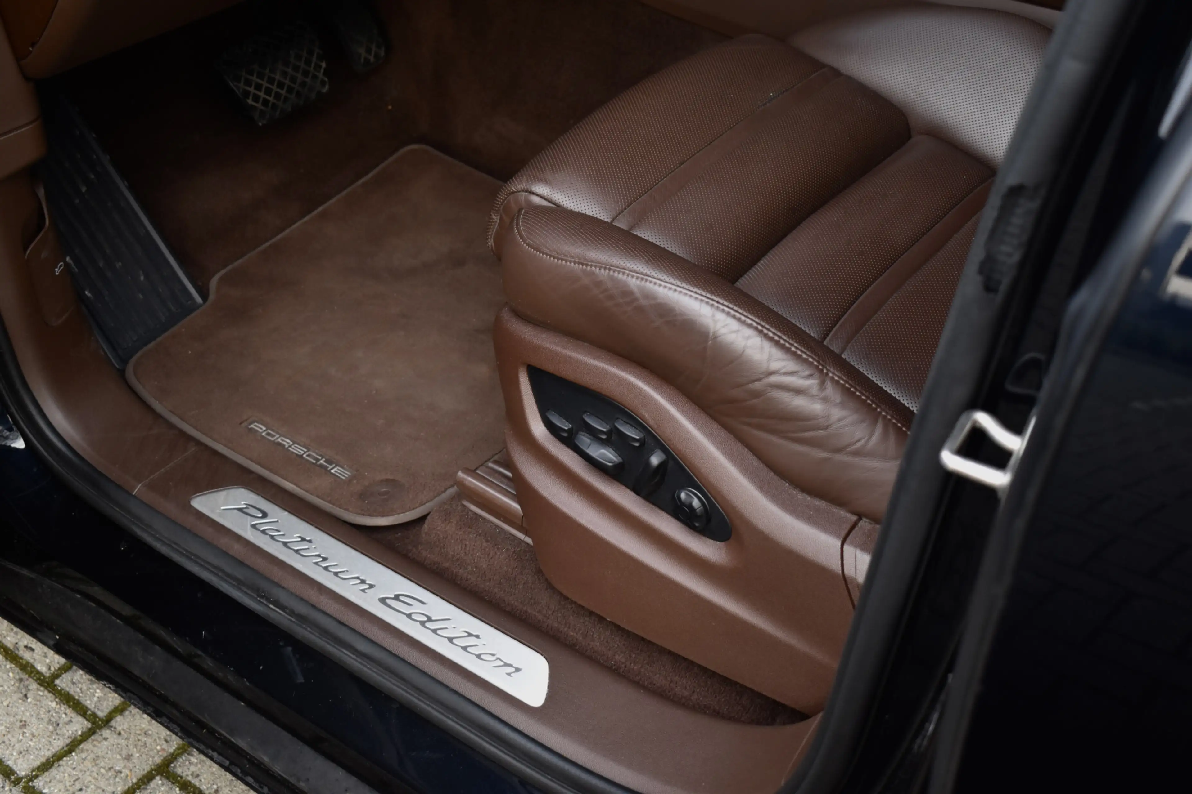 Porsche Cayenne Coupé 3.0 E-Hybrid Platinum Edition SportDesign | — photo 19
