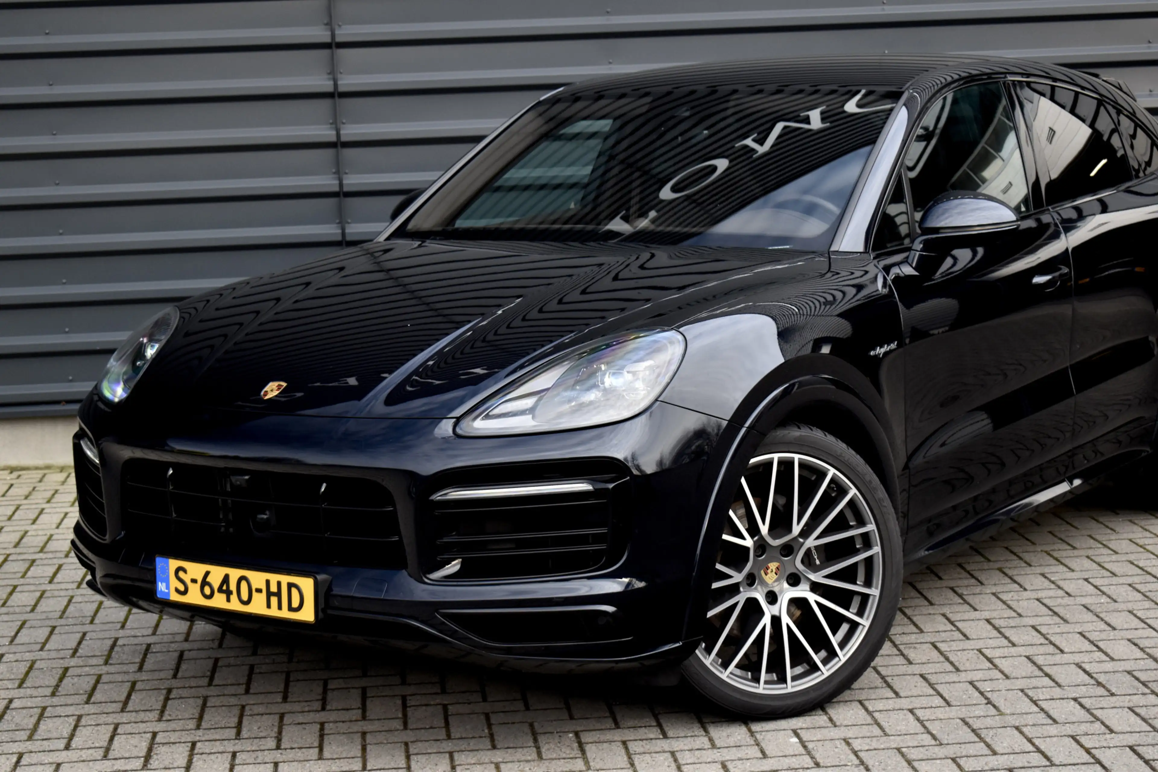 Porsche Cayenne Coupé 3.0 E-Hybrid Platinum Edition SportDesign | — photo 35