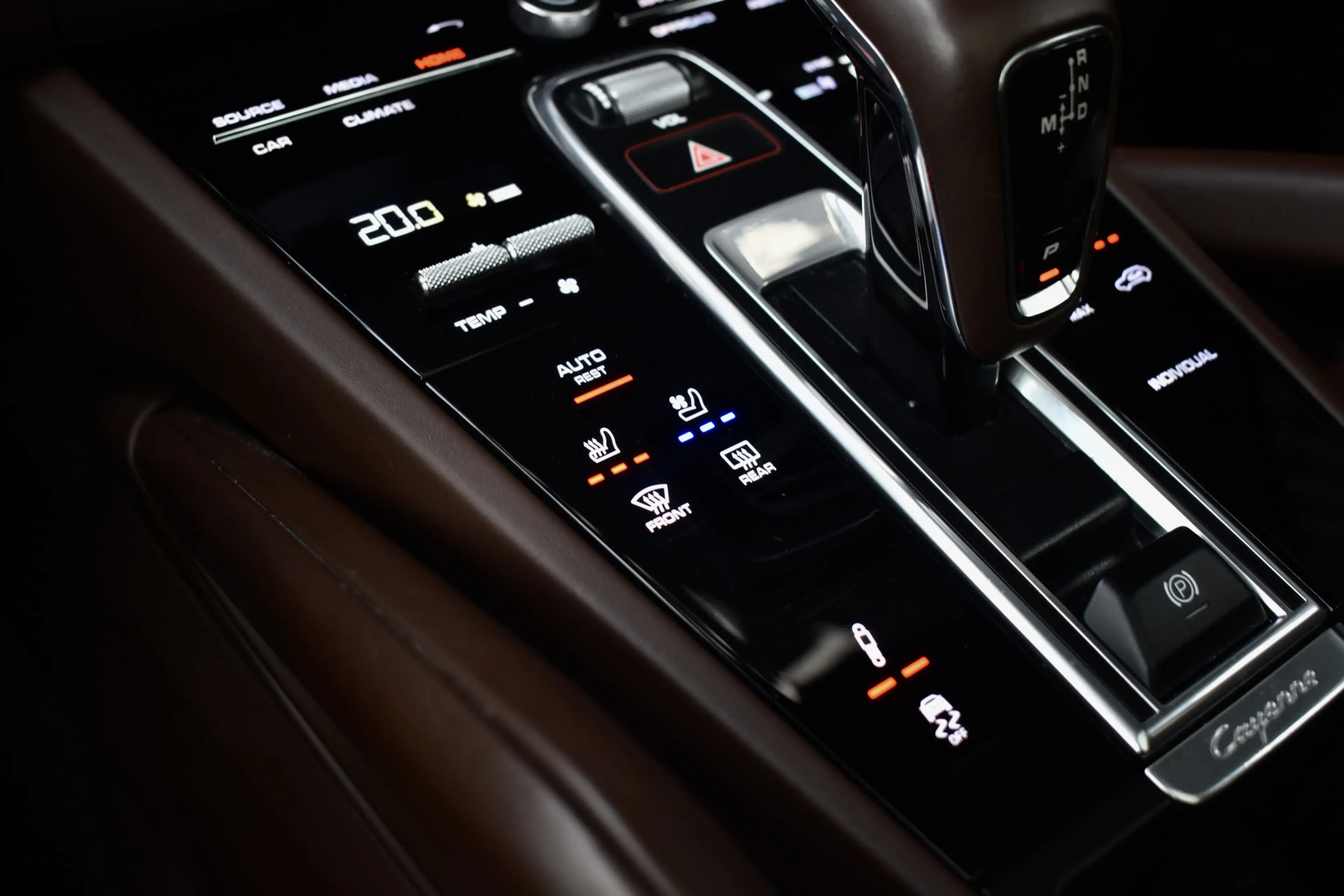 Porsche Cayenne Coupé 3.0 E-Hybrid Platinum Edition SportDesign | — photo 17