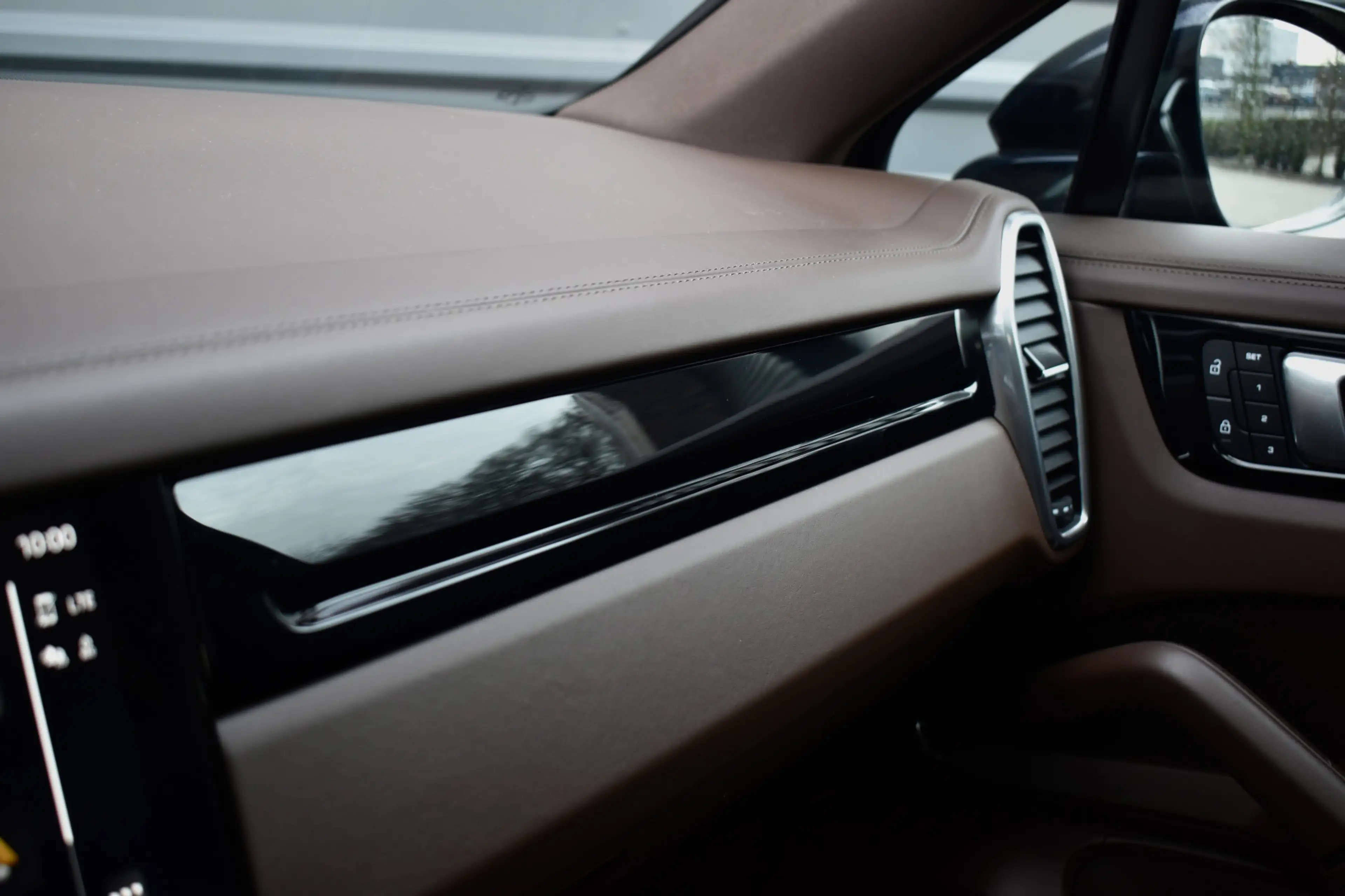 Porsche Cayenne Coupé 3.0 E-Hybrid Platinum Edition SportDesign | — photo 34