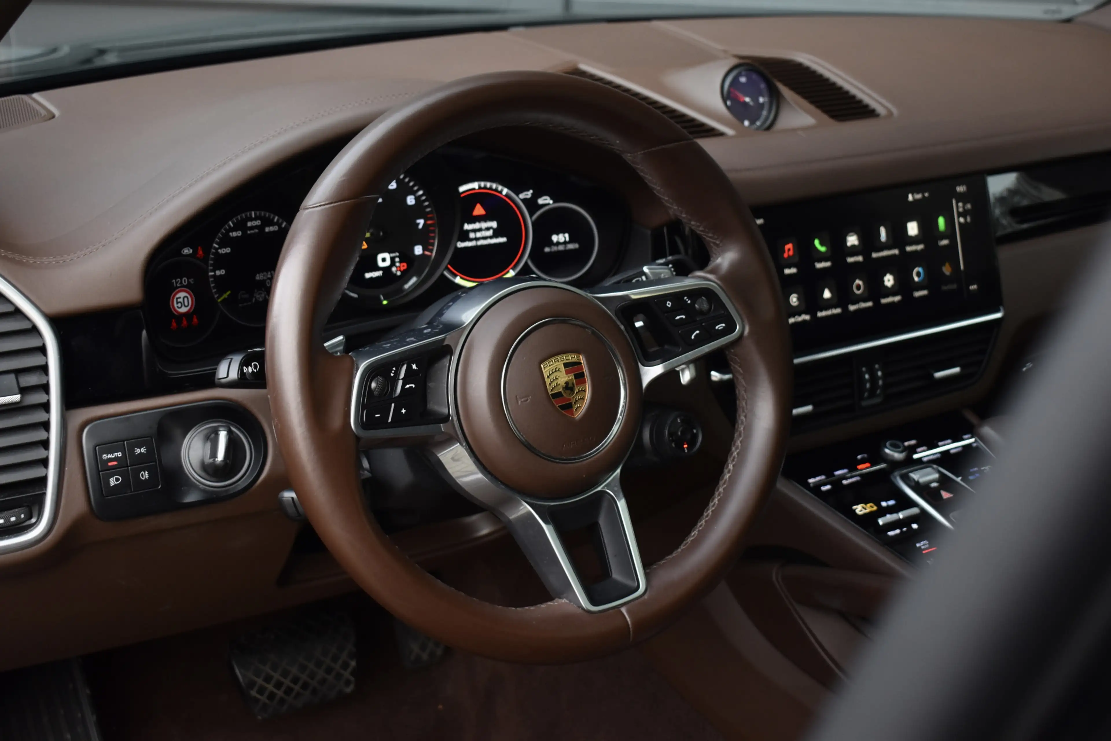 Porsche Cayenne Coupé 3.0 E-Hybrid Platinum Edition SportDesign | — photo 23