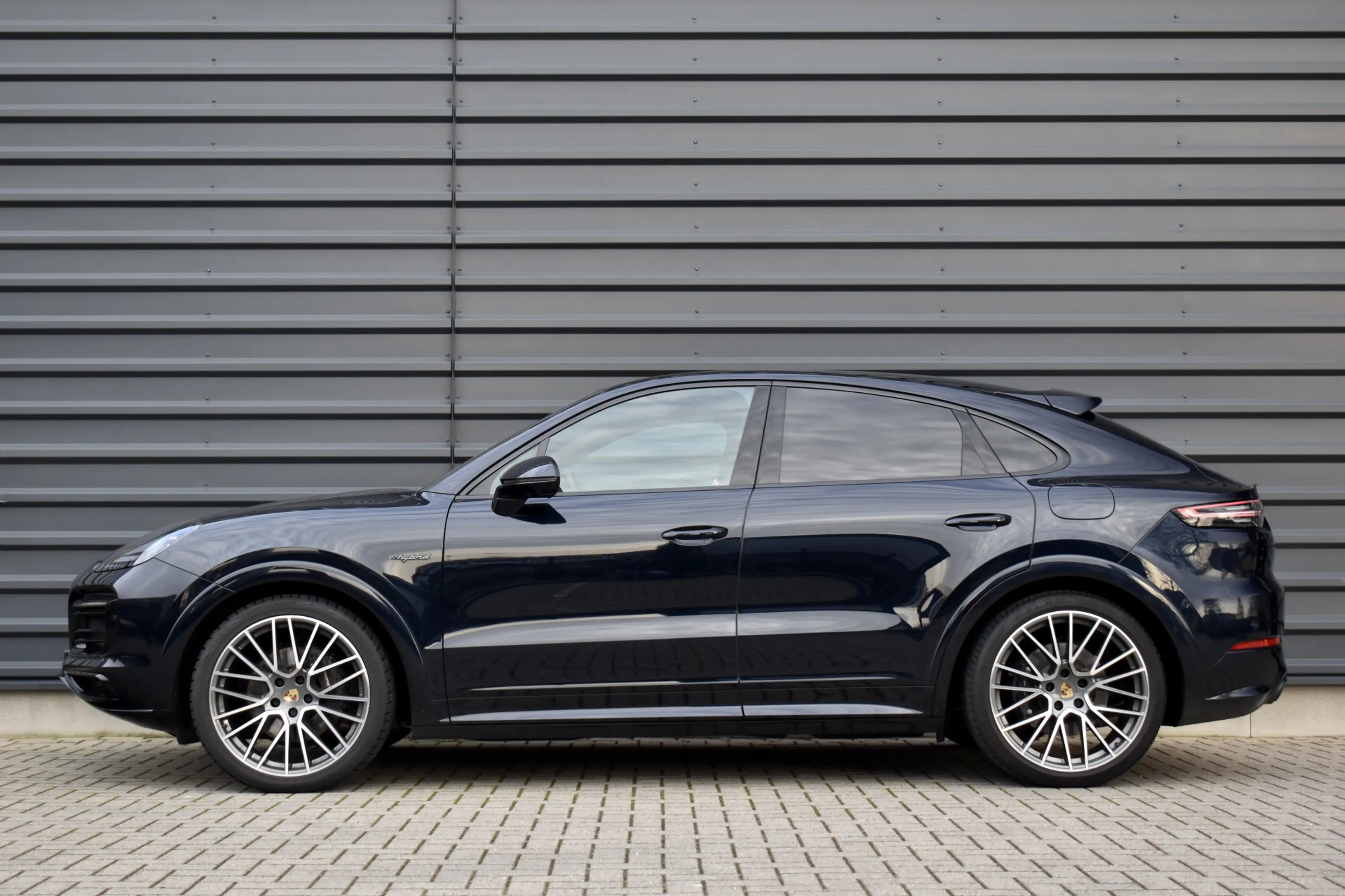 Porsche Cayenne Coupé 3.0 E-Hybrid Platinum Edition SportDesign | — photo 3