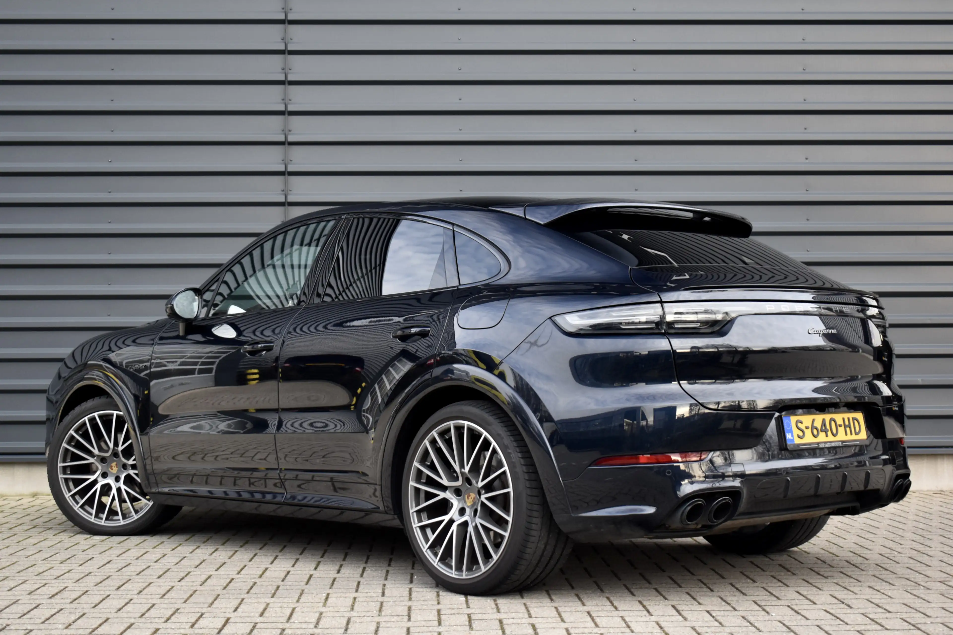 Porsche Cayenne Coupé 3.0 E-Hybrid Platinum Edition SportDesign | — photo 2