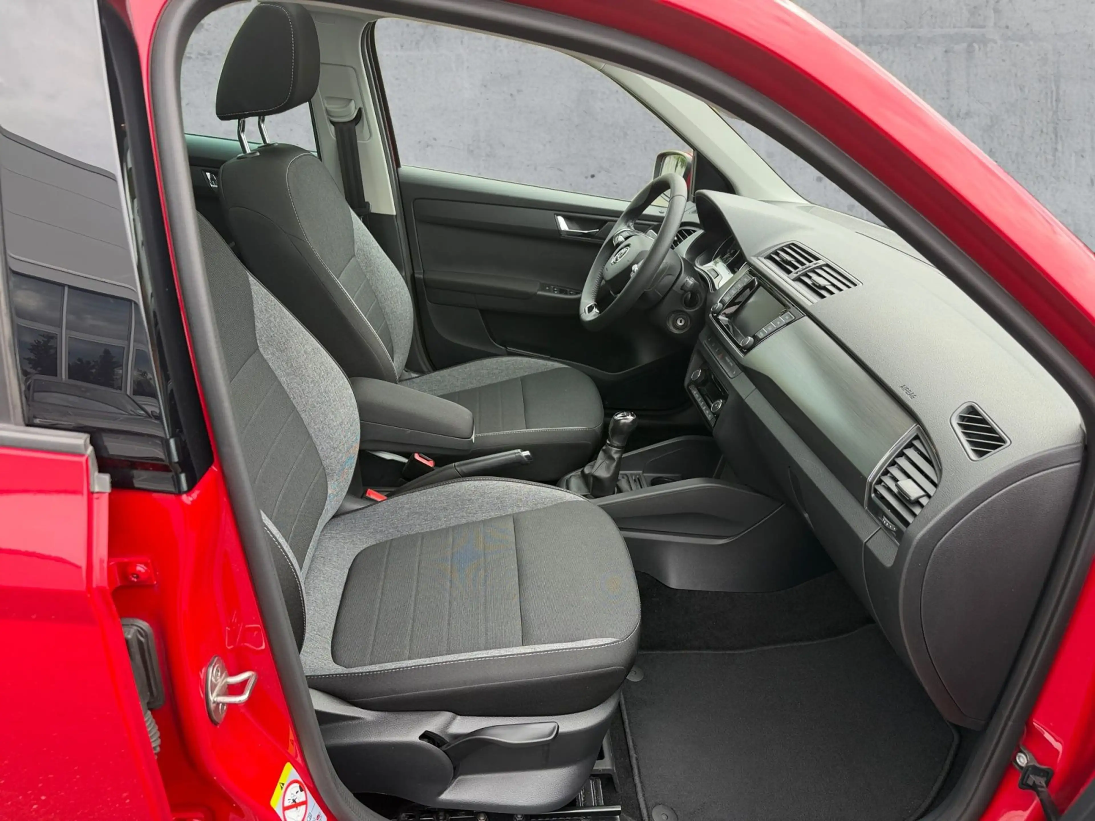 Skoda Fabia 1.0TSI DRIVE LED+NAV+APP+ACC+SHZ+2xPDC+DAB — photo 13
