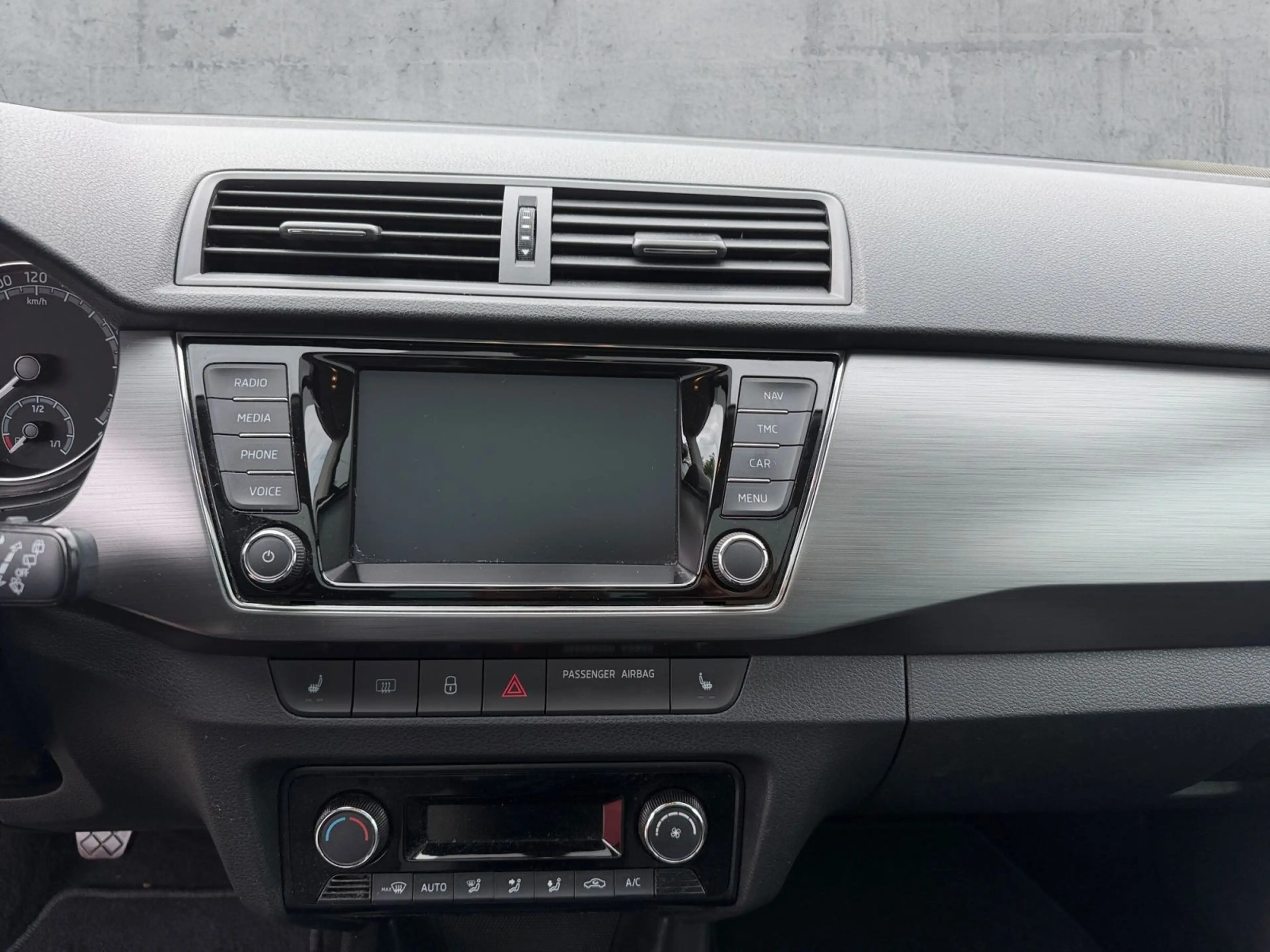 Skoda Fabia 1.0TSI DRIVE LED+NAV+APP+ACC+SHZ+2xPDC+DAB — photo 11