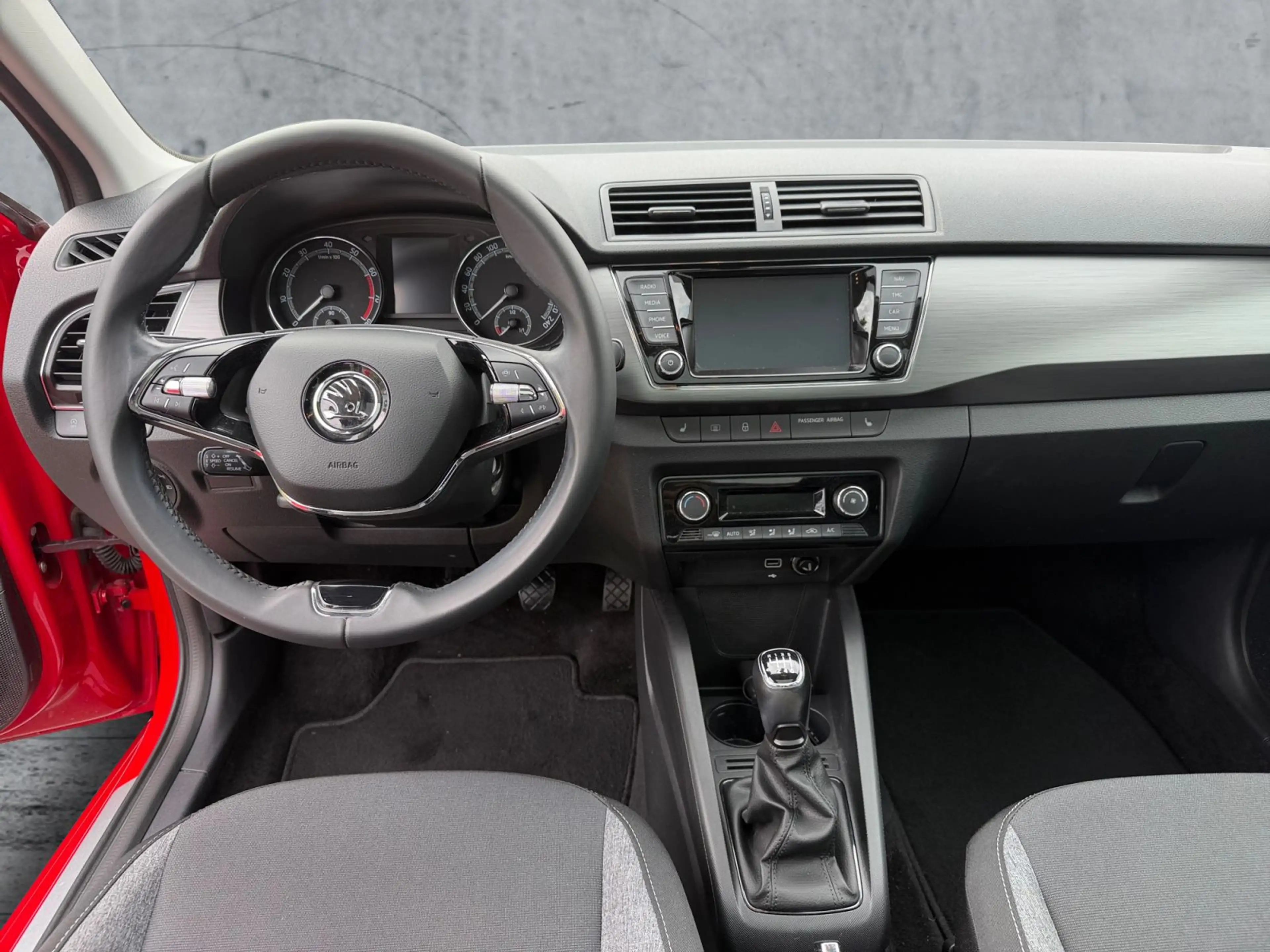 Skoda Fabia 1.0TSI DRIVE LED+NAV+APP+ACC+SHZ+2xPDC+DAB — photo 9