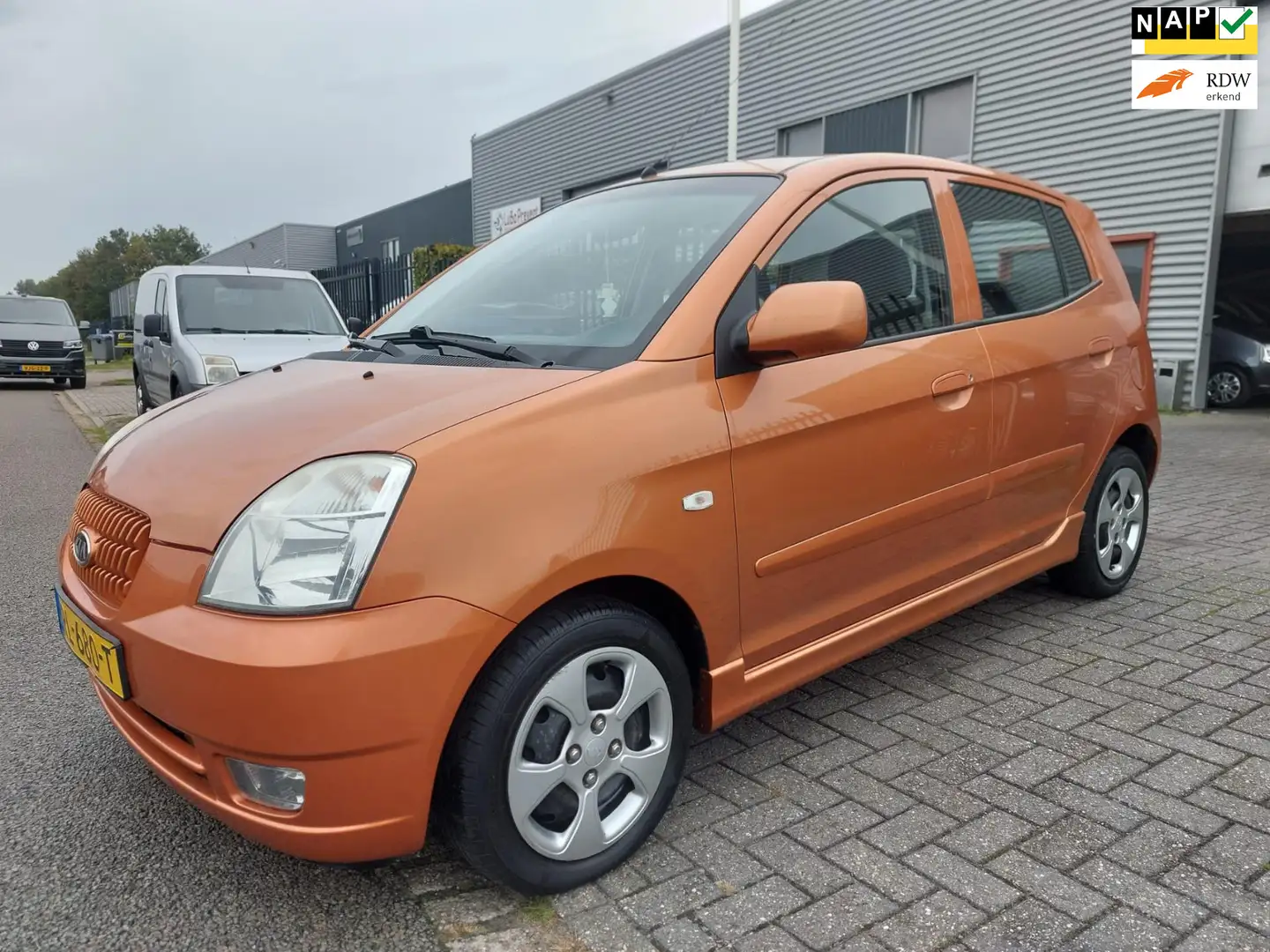 Kia Picanto 1.1 X-tra 5 deurs + geregelde airco Oranje - 1