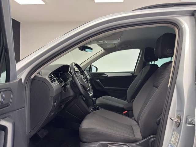 Volkswagen Tiguan — photo 11