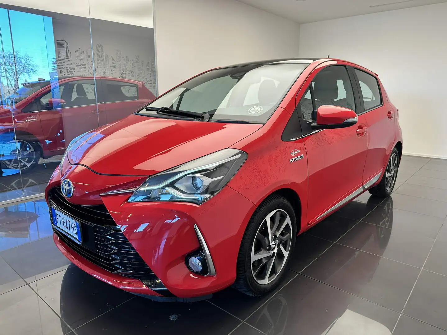 Toyota Yaris Yaris 5p 1.5h Style Rouge - 1