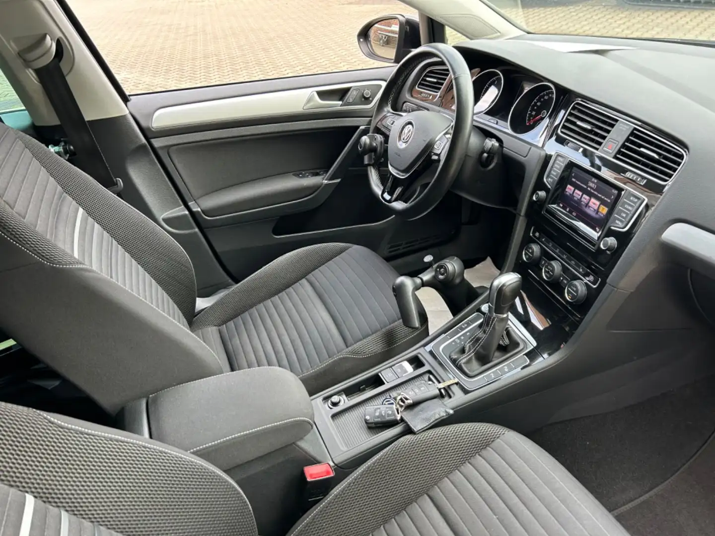 Volkswagen Golf VII  *Rollstuhlgerecht**Automatik*21400Km* Black - 2