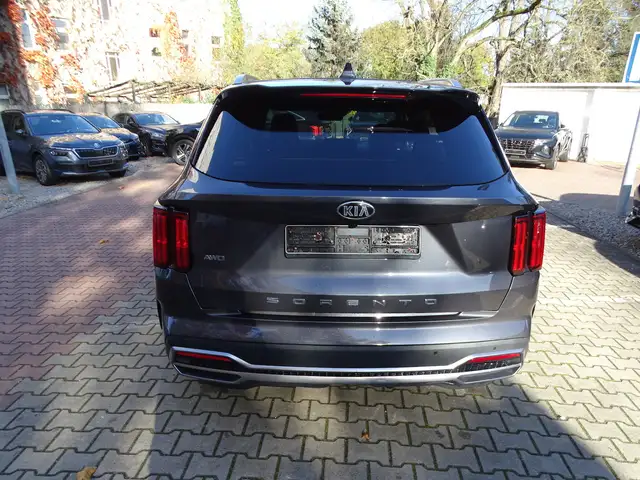 Kia Sorento view 3