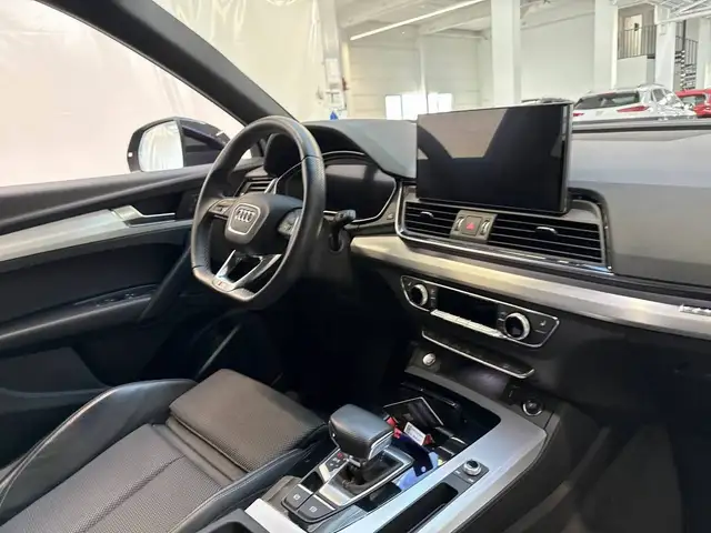 Audi Q5 view 13