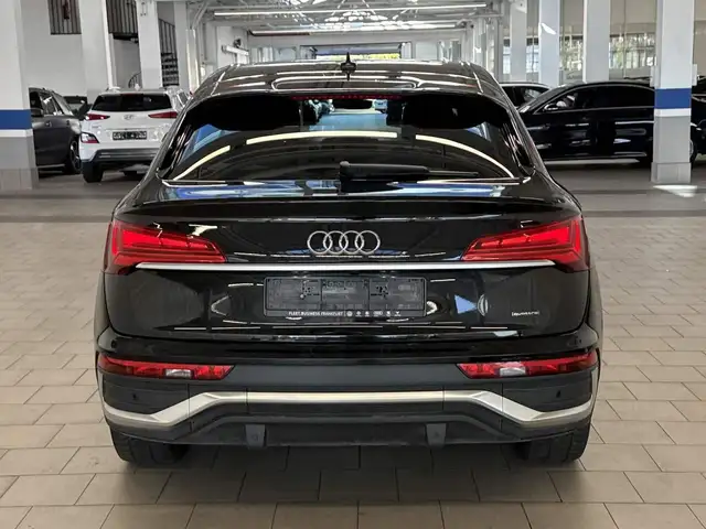 Audi Q5 view 8
