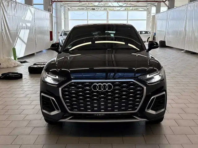 Audi Q5 view 7