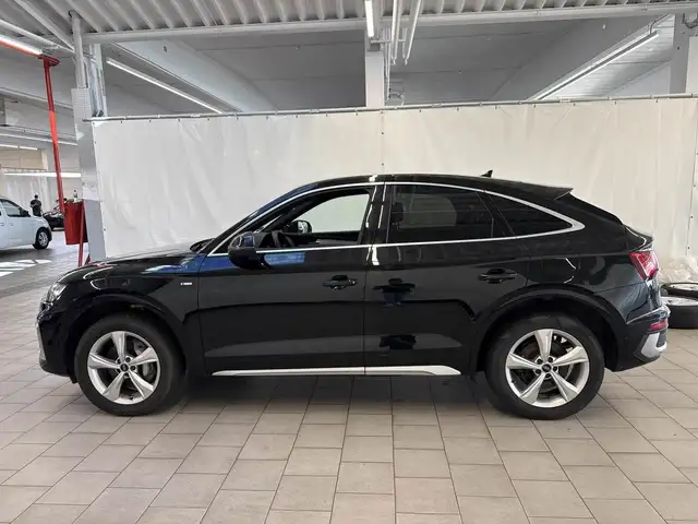 Audi Q5 view 3