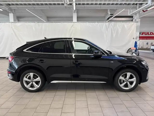 Audi Q5 view 4