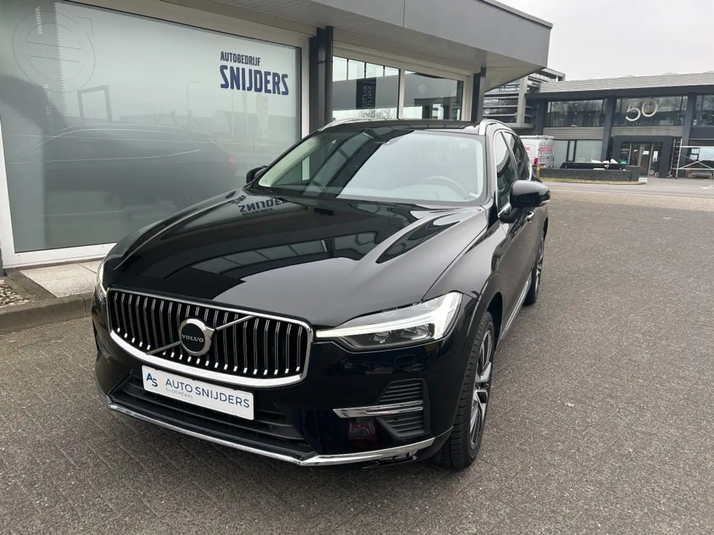 Volvo XC60 B4 211PK Inscription Business Geatronic Schwarz - 2