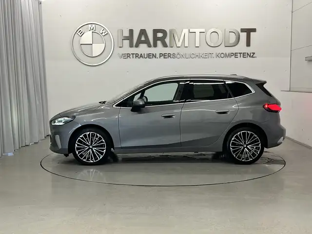 BMW 2 Series view 3